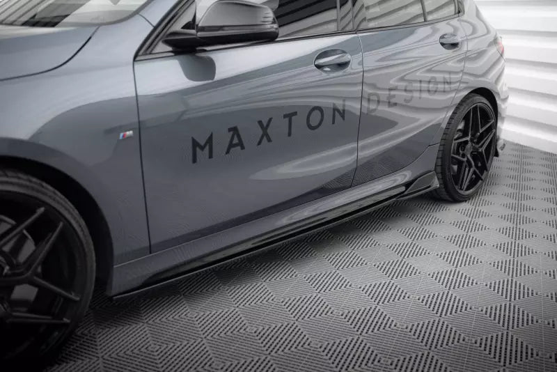 Maxton Design Seitenschweller (Paar) V.3 für BMW 1er F40 M Paket / M135i Hochglanz schwarz – Ansicht 1