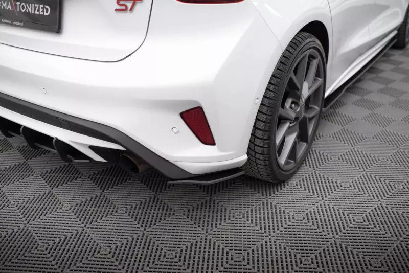 Maxton Design Street Pro Diffusor Flaps für Ford Focus ST Mk4 matt schwarz – Ansicht 1
