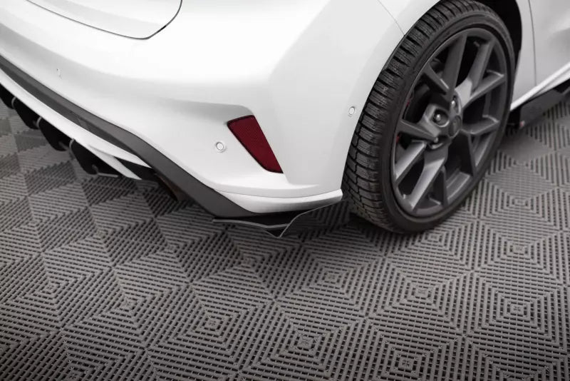 Maxton Design Street Pro Diffusor Flaps für Ford Focus ST Mk4 matt schwarz mit Hochglanz Flaps – Ansicht 1
