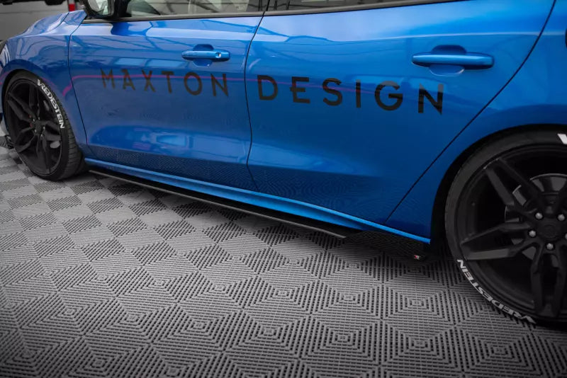 Maxton Design Street Pro Schweller Flaps für Ford Focus ST / ST-Line Mk4 Hochglanz schwarz – Ansicht 3