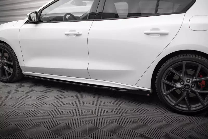 Maxton Design Seitenschweller (Paar) V.4 für Ford Focus ST / ST-Line Mk4 Hochglanz schwarz – Ansicht 3