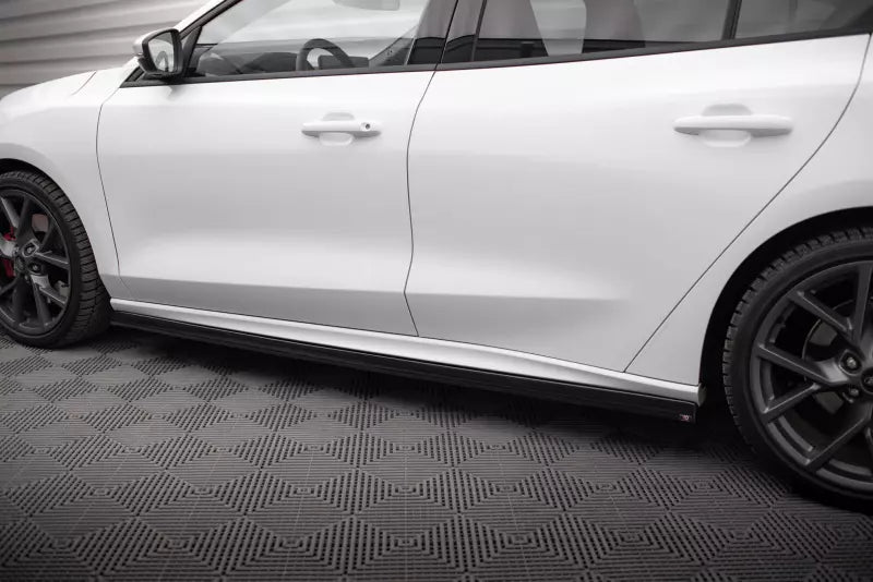 Maxton Design Seitenschweller (Paar) V.5 für Ford Focus ST / ST-Line Mk4 Hochglanz schwarz – Ansicht 3