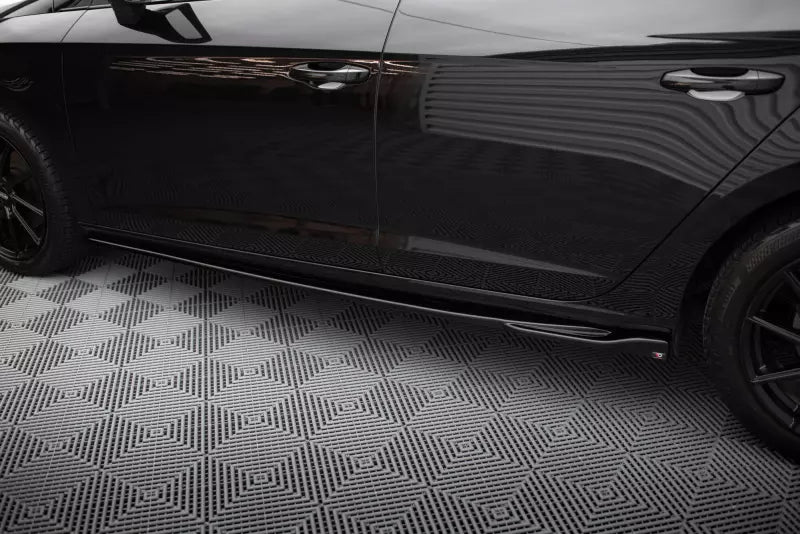 Maxton Design Seitenschweller (Paar) V.4 für Seat Leon 3 (Typ 5F) Cupra / FR Facelift Hochglanz schwarz – Ansicht 3