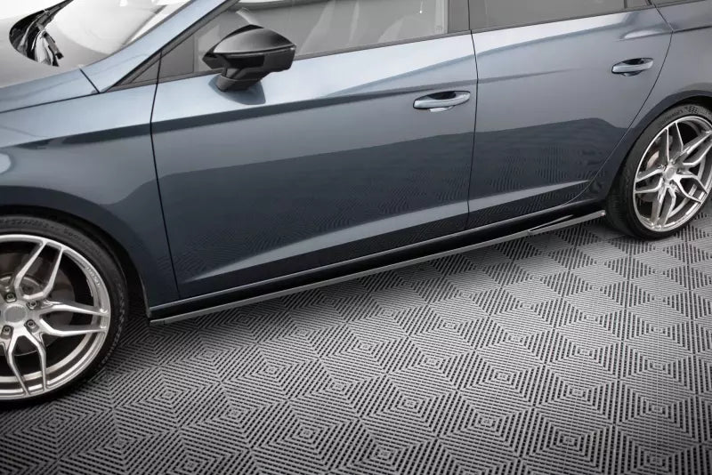 Maxton Design Seitenschweller (Paar) V.5 für Seat Leon 3 (Typ 5F) Cupra / FR Facelift Hochglanz schwarz – Ansicht 1