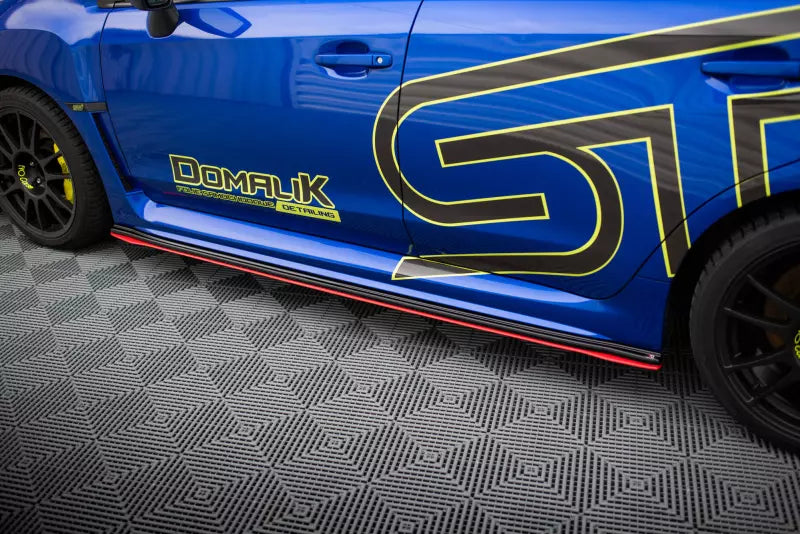 Maxton Design Seitenschweller (Paar) V.4 für Subaru Impreza WRX STI 2014-2021 Hochglanz schwarz mit roten Streifen – Ansicht 3