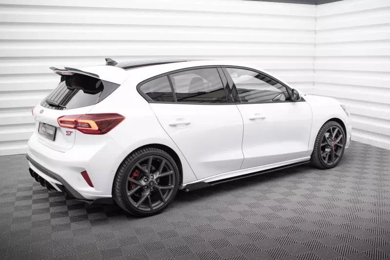 Maxton Design Street Pro Seitenschweller (Paar) für Ford Focus ST / ST-Line Mk4 matt schwarz mit Hochglanz Flaps – Ansicht 2