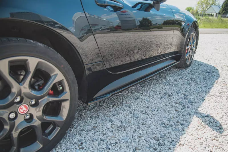 Maxton Design Seitenschweller (Paar) für Fiat 124 Spider Abarth Hochglanz schwarz – Ansicht 3