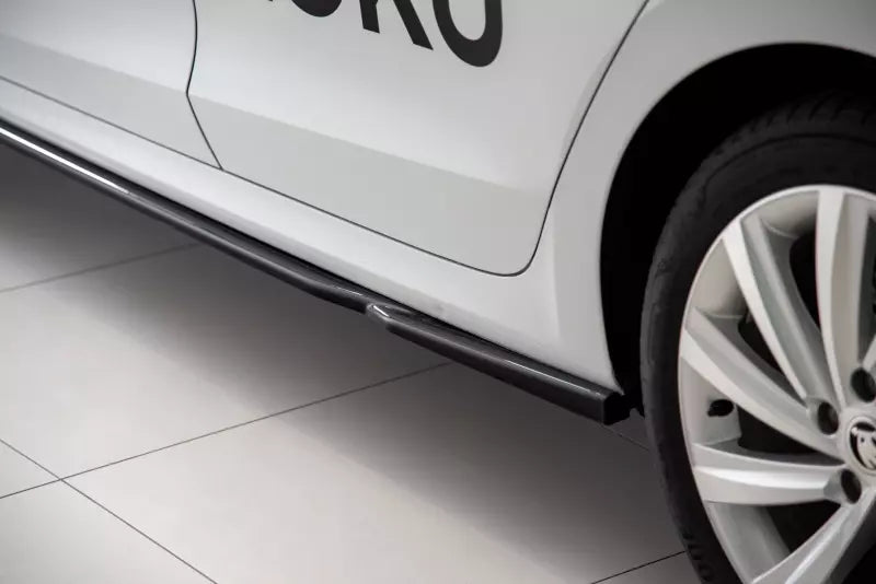 Maxton Design Seitenschweller (Paar) V.2 für Skoda Octavia 4 IV Hochglanz schwarz – Ansicht 2