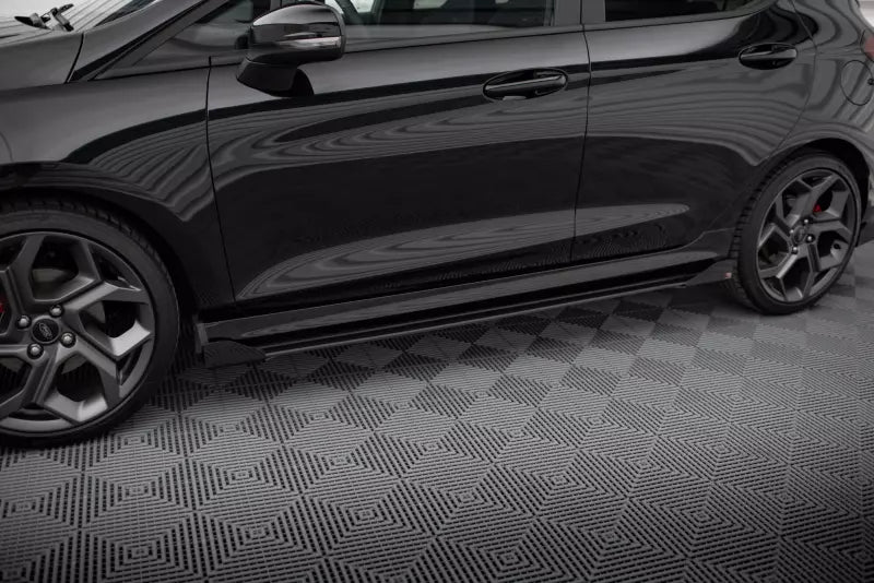 Maxton Design Street Pro Seitenschweller (Paar) V.2 für Ford Fiesta ST / ST-Line Mk8 matt schwarz mit Hochglanz Flaps – Ansicht 3