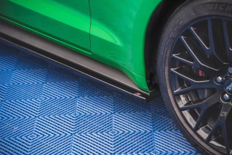 Maxton Design Seitenschweller (Paar) mit Flaps für Ford Mustang GT Mk6 Facelift Hochglanz schwarz – Ansicht 2