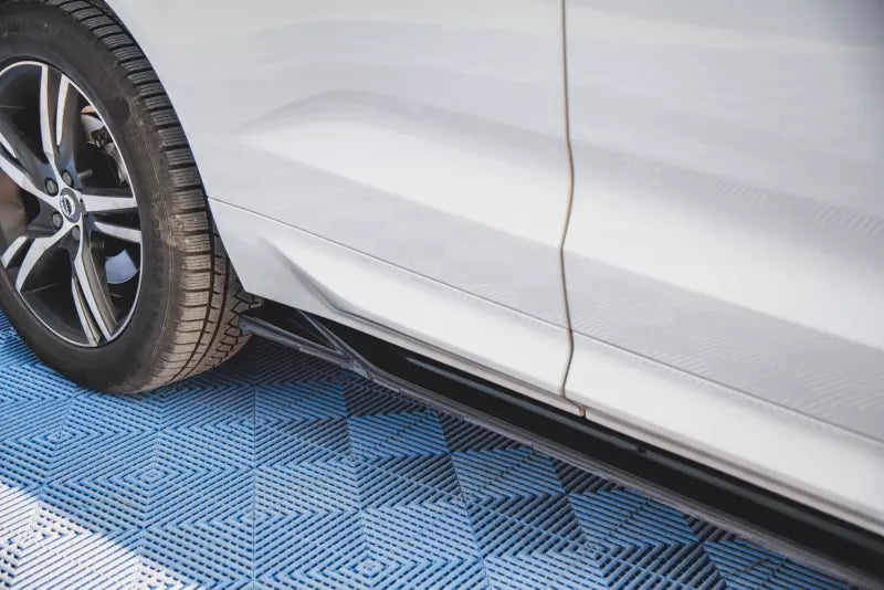 Maxton Design Seitenschweller (Paar) für Volvo XC60 II R-Design 2017-2021 Hochglanz schwarz – Ansicht 3