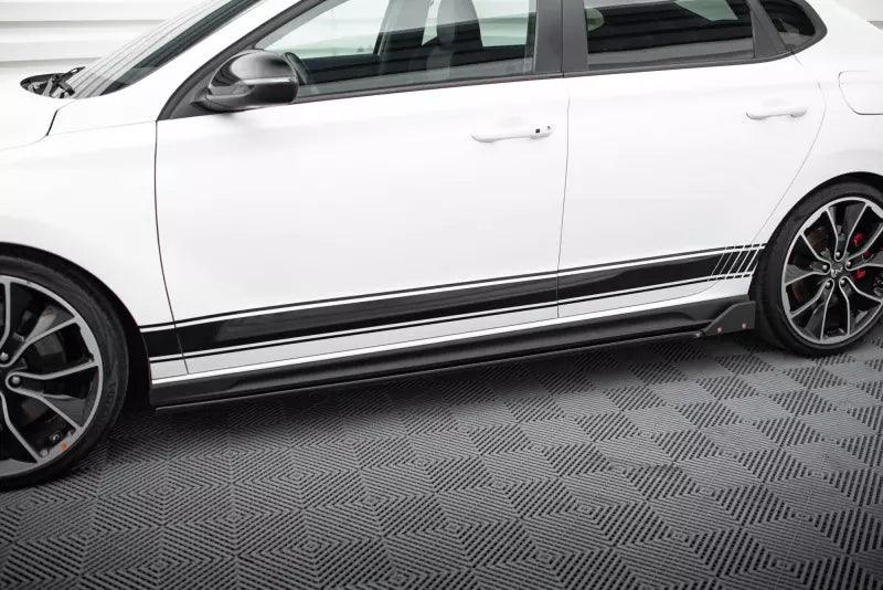 Maxton Design Seitenschweller (Paar) mit Flaps V.5 für Hyundai I30 N Mk3 Hatchback/Fastback Hochglanz schwarz – Ansicht 1