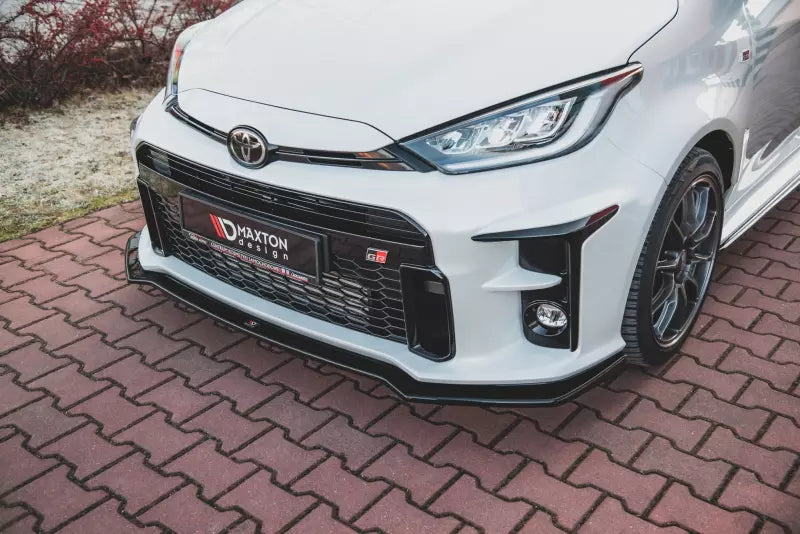 Maxton Design Frontlippe V.1 für Toyota GR Yaris Mk4 Hochglanz schwarz – Ansicht 1