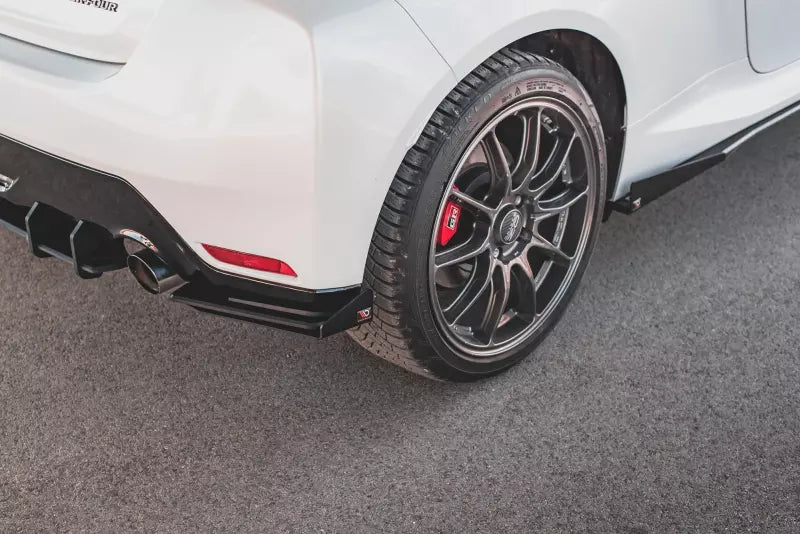 Maxton Design Street Pro Diffusor Flaps für Toyota GR Yaris Mk4 matt schwarz mit Hochglanz Flaps – Ansicht 1