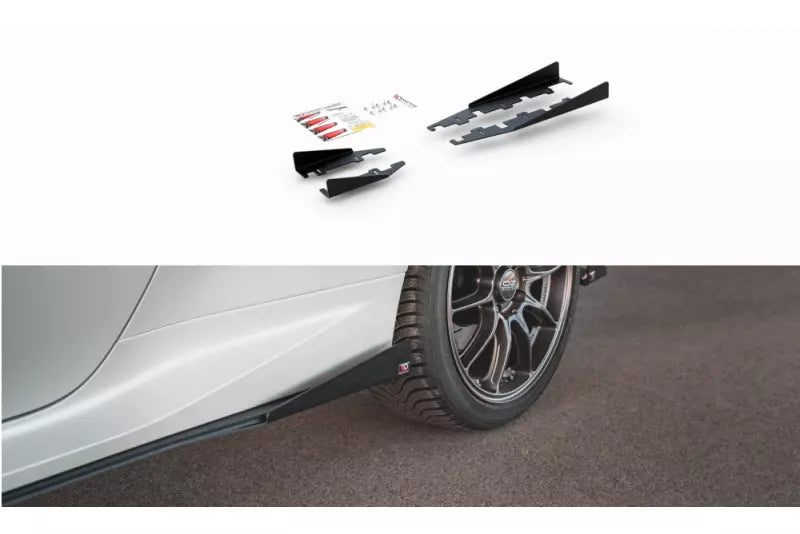 Maxton Design Street Pro Schweller Flaps für Toyota GR Yaris Mk4 Hochglanz schwarz – Ansicht 1