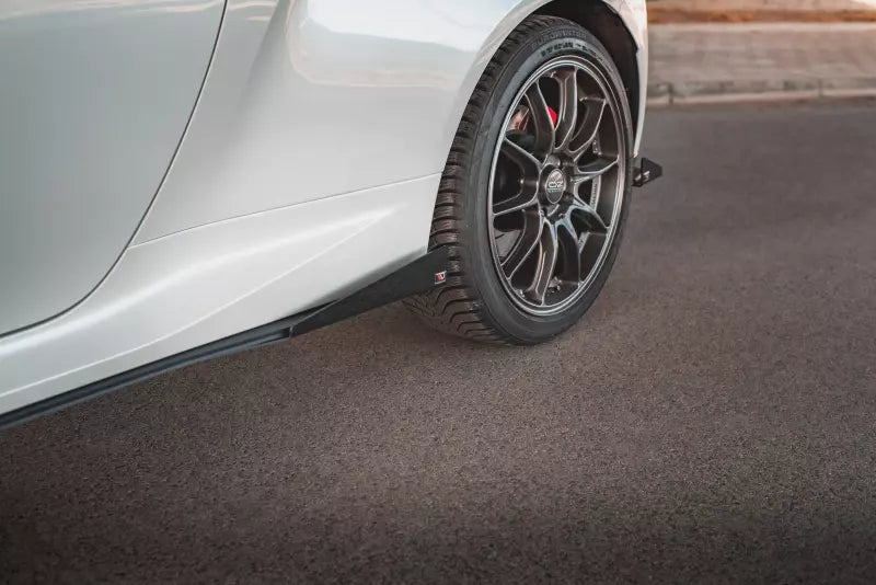 Maxton Design Street Pro Schweller Flaps für Toyota GR Yaris Mk4 Hochglanz schwarz – Ansicht 4