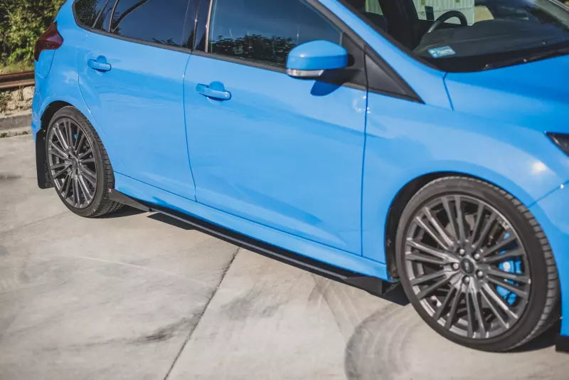 Maxton Design Street Pro Seitenschweller (Paar) für Ford Focus RS Mk3 matt schwarz mit Hochglanz Flaps – Ansicht 2