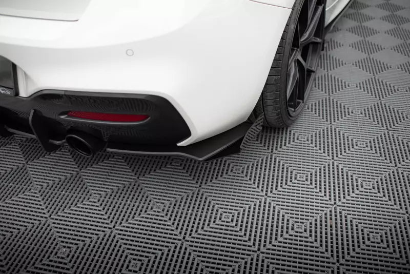 Maxton Design Street Pro Heckdiffusor Flaps für BMW 1er F20 M Paket Facelift / M140i Hochglanz schwarz – Ansicht 3