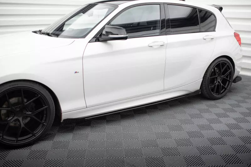Maxton Design Street Pro Schweller Flaps für BMW 1er F20 M135i / M140i / M Paket Hochglanz schwarz – Ansicht 1