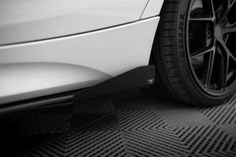 Maxton Design Street Pro Schweller Flaps für BMW 1er F20 M135i / M140i / M Paket Hochglanz schwarz – Ansicht 4