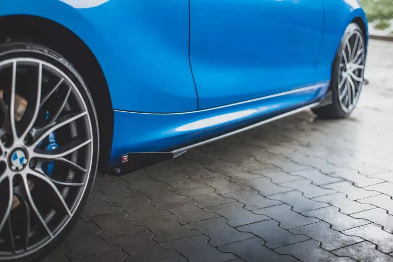 Maxton Design Street Pro Schweller Flaps für BMW 1er F21 M135i / M140i / M Paket Hochglanz schwarz – Ansicht 1