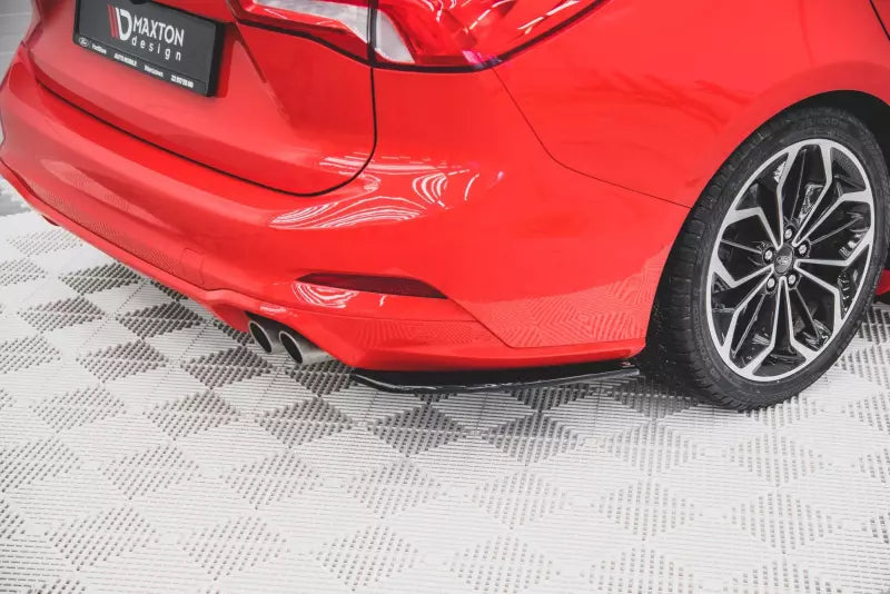 Maxton Design Diffusor Flaps V.1 für Ford Focus ST-Line Mk4 Kombi Hochglanz schwarz – Ansicht 1
