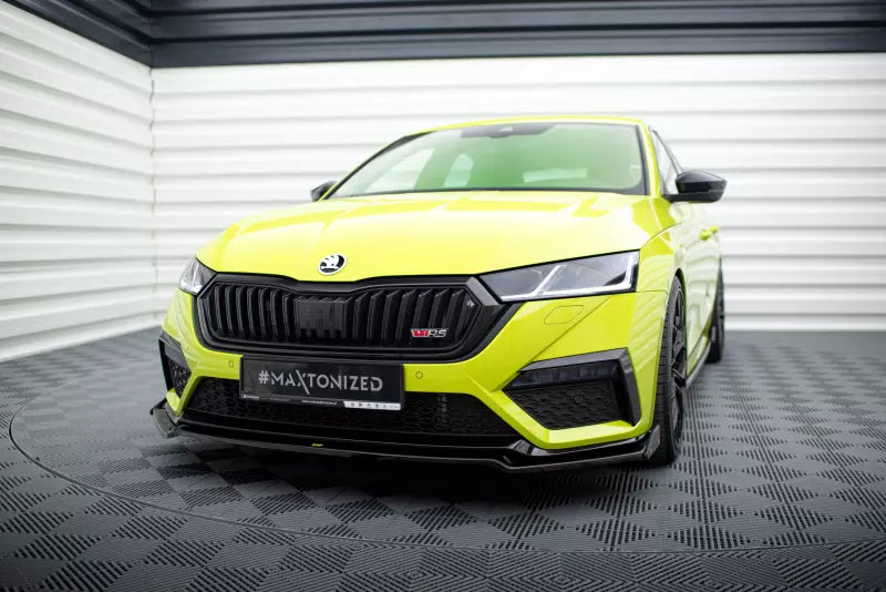 Maxton Design Frontlippe V.2 mit Flaps für Skoda Octavia RS 4 IV Hochglanz schwarz – Ansicht 1