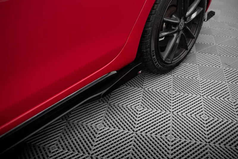 Maxton Design Street Pro Schweller Flaps für VW Golf 6 GTI / GTD Hochglanz schwarz – Ansicht 1