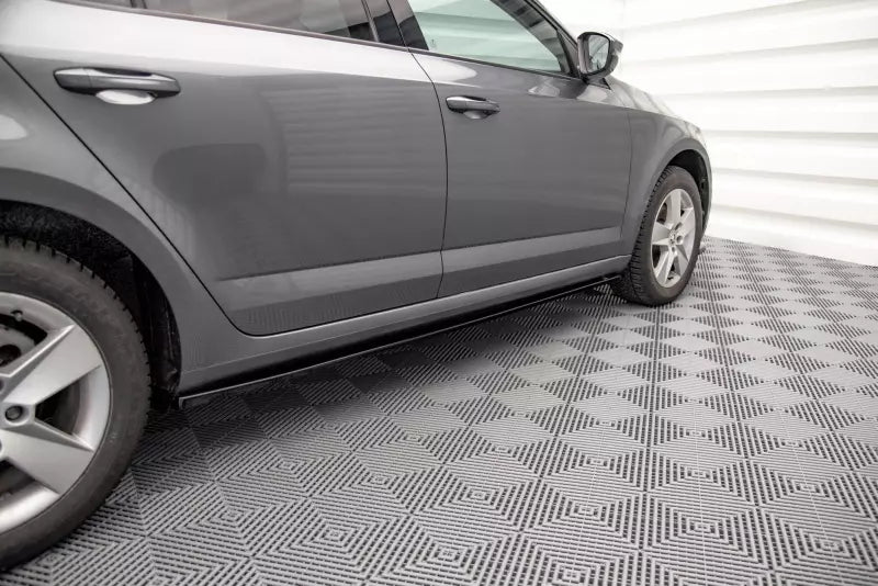 Maxton Design Seitenschweller (Paar) für Skoda Octavia 3 III 5E Facelift Hochglanz schwarz – Ansicht 1