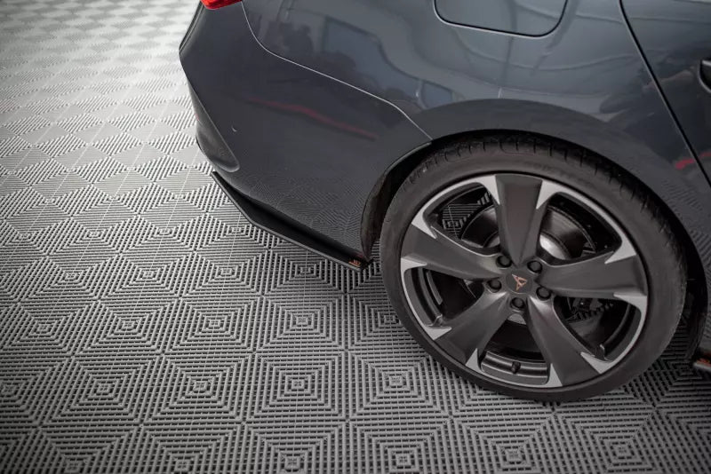 Maxton Design Street Pro Diffusor Flaps für Cupra Leon ST matt schwarz – Ansicht 1