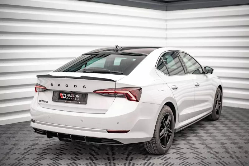 Maxton Design Spoiler Heckscheibenblende für Skoda Octavia Liftback Mk4 Hochglanz schwarz – Ansicht 1