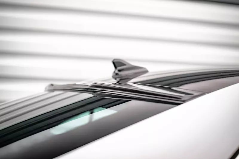 Maxton Design Spoiler Heckscheibenblende für Skoda Octavia Liftback Mk4 Hochglanz schwarz – Ansicht 3
