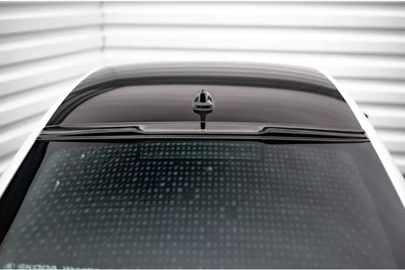 Maxton Design Spoiler Heckscheibenblende für Skoda Octavia Liftback Mk4 Hochglanz schwarz – Ansicht 4