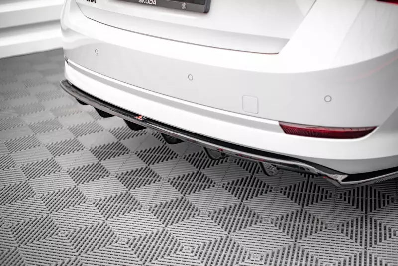 Maxton Design Heckdiffusor DTM Look für Skoda Octavia Mk4 Hochglanz schwarz – Ansicht 1