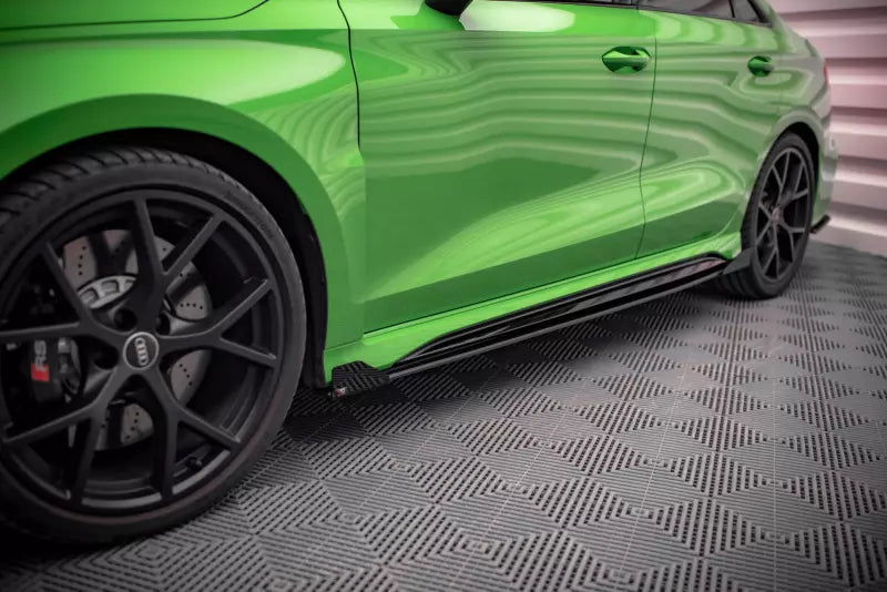 Maxton Design Street Pro Schweller Flaps für Audi RS3 Limousine 8Y Hochglanz schwarz – Ansicht 1