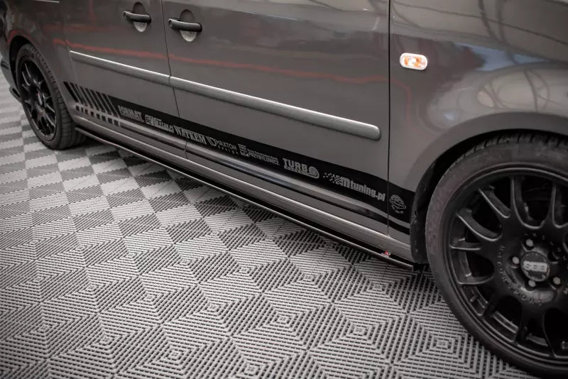 Maxton Design Seitenschweller (Paar) für VW Caddy Lang Mk3 Facelift Hochglanz schwarz – Ansicht 1