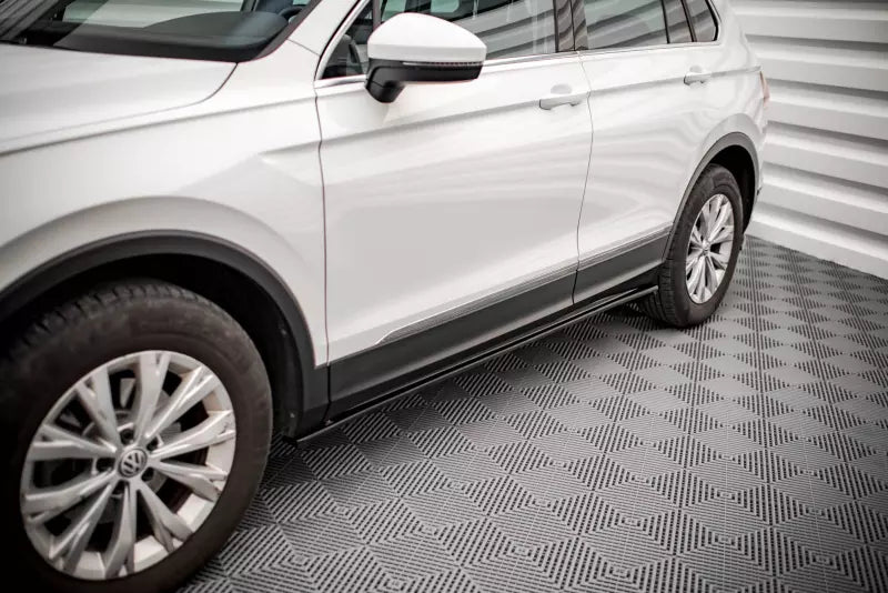 Maxton Design Seitenschweller (Paar) für VW Tiguan Mk2 Hochglanz schwarz – Ansicht 1