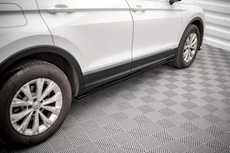 Maxton Design Seitenschweller (Paar) für VW Tiguan Mk2 Hochglanz schwarz – Ansicht 2