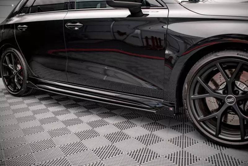 Maxton Design Street Pro Seitenschweller (Paar) für Audi RS3 Sportback 8Y matt schwarz mit Hochglanz Flaps – Ansicht 1