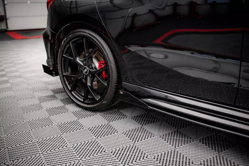 Maxton Design Street Pro Seitenschweller (Paar) für Audi RS3 Sportback 8Y matt schwarz mit Hochglanz Flaps – Ansicht 3