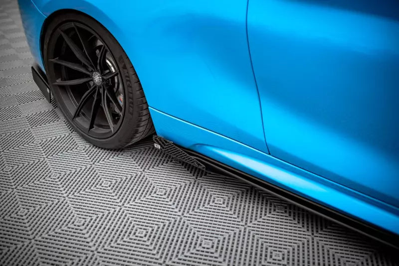 Maxton Design Street Pro Seitenschweller (Paar) für BMW M2 F87 matt schwarz mit Hochglanz Flaps – Ansicht 2