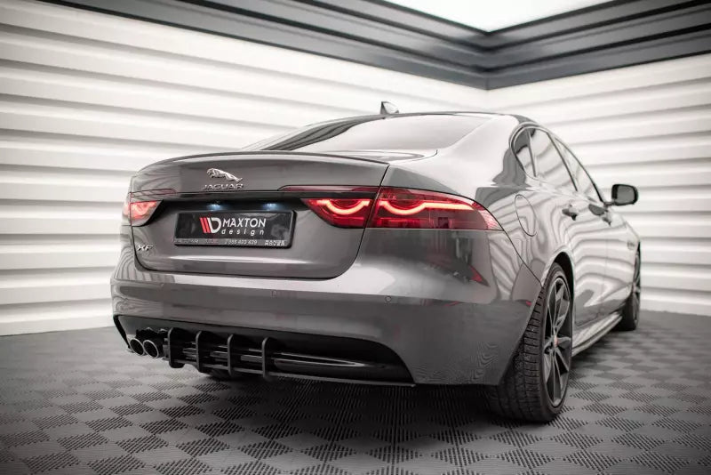 Maxton Design Street Pro Heckdiffusor für Jaguar XF R-Sport Mk2 Schwarz – Ansicht 1