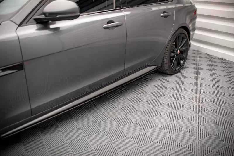 Maxton Design Seitenschweller (Paar) für Jaguar XF R-Sport Mk2 Hochglanz schwarz – Ansicht 1