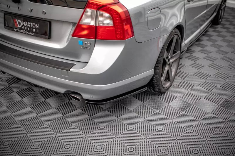 Maxton Design Diffusor Flaps für Volvo V70 Mk3 Hochglanz schwarz – Ansicht 1