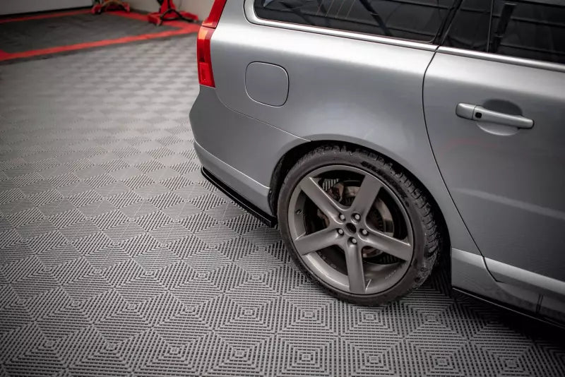 Maxton Design Diffusor Flaps für Volvo V70 Mk3 Hochglanz schwarz – Ansicht 3