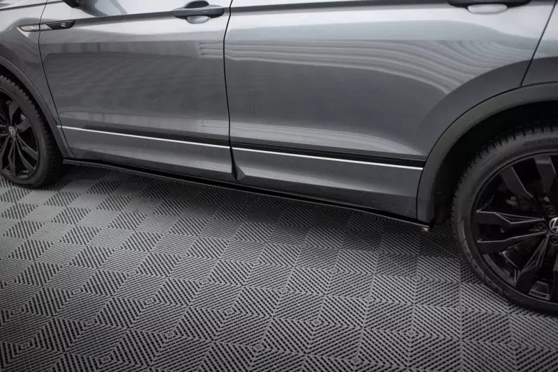 Maxton Design Seitenschweller (Paar) für VW Tiguan Allspace Mk2 Hochglanz schwarz – Ansicht 3