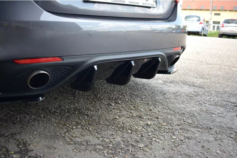 Maxton Design Heckdiffusor für Alfa Romeo Giulia Veloce Hochglanz schwarz – Ansicht 3
