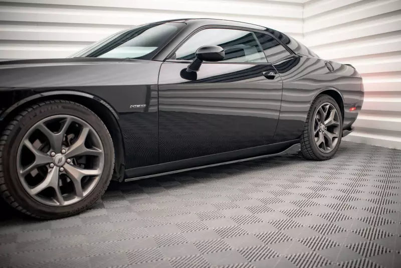 Maxton Design Seitenschweller (Paar) für Dodge Challenger RT Mk3 Facelift Hochglanz schwarz – Ansicht 1
