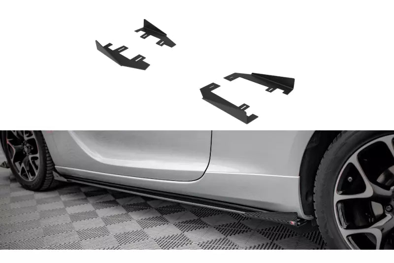 Maxton Design Street Pro Schweller Flaps Opel Astra GTC OPC-Line J Hochglanz schwarz – Ansicht 1