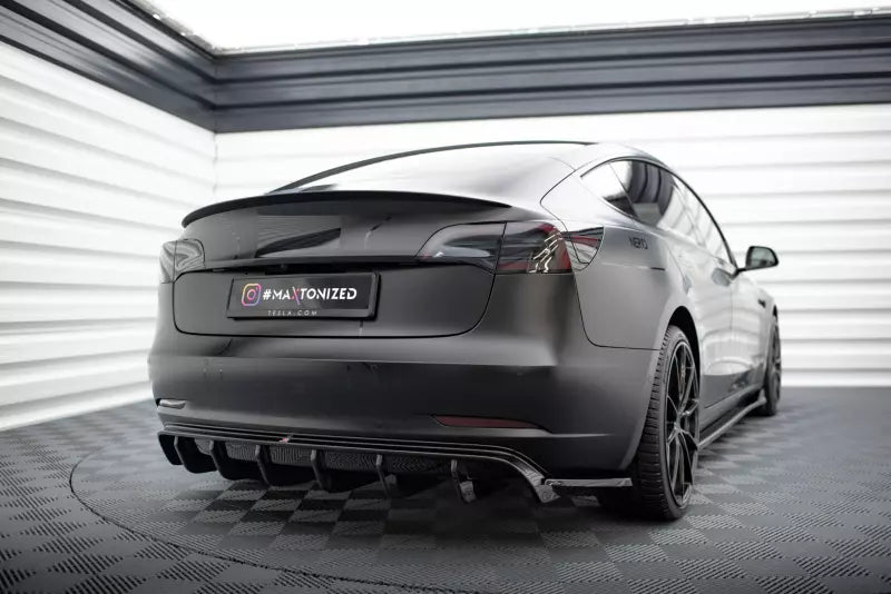 Maxton Design Heckdiffusor V.2 für Tesla Model 3 Hochglanz schwarz – Ansicht 1